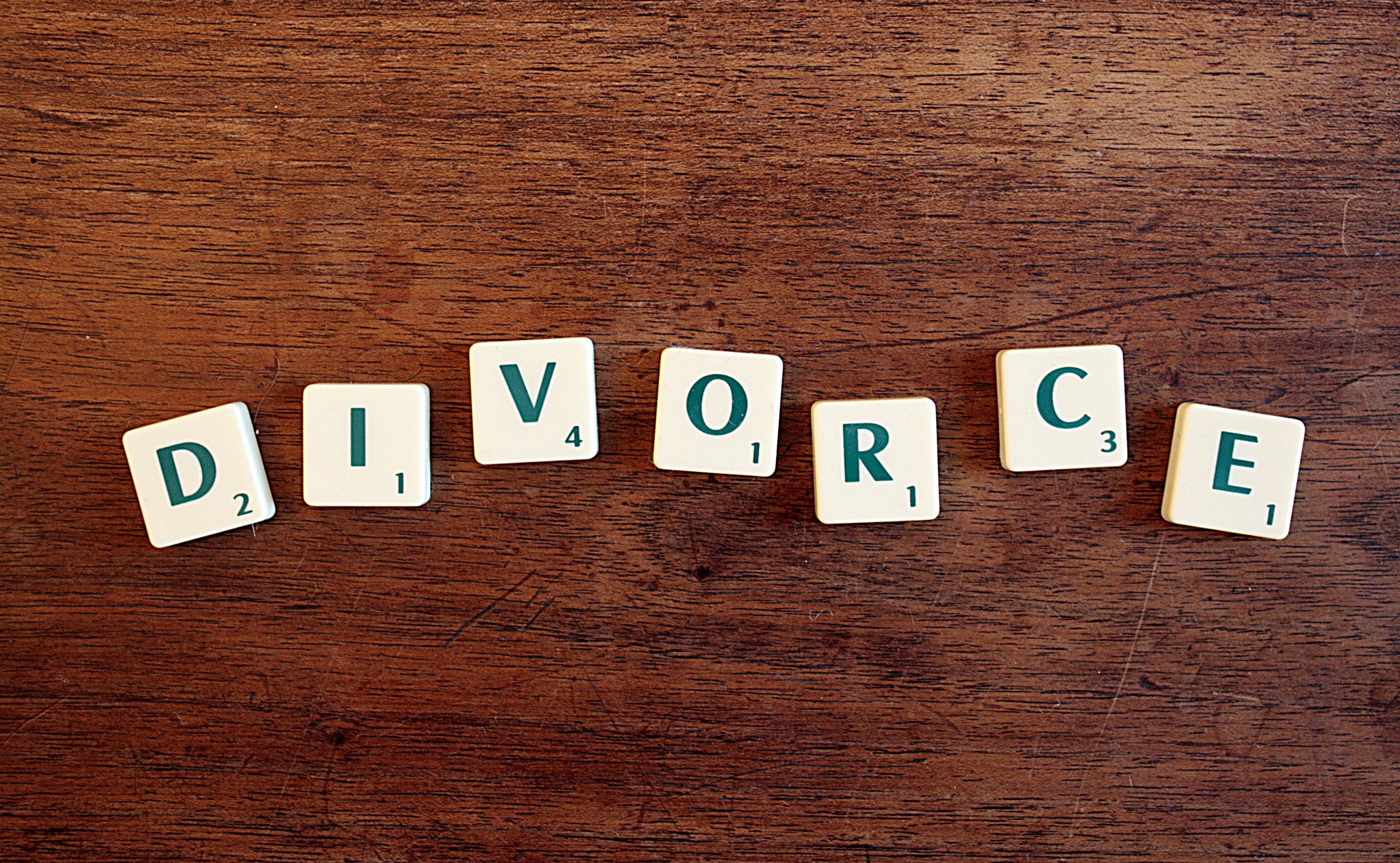 Est-ce que je peux divorcer sans avocat ? 